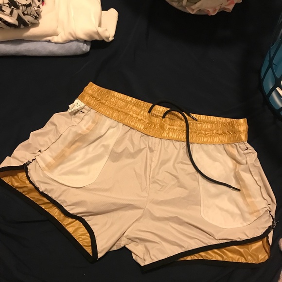 Puma Gold Shorts - Picture 6 of 6